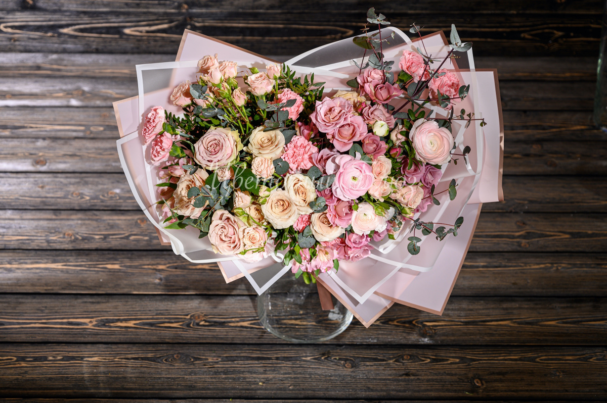 Букет с садовой розой, альстромерией, эвкалиптом фото 3