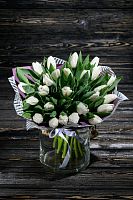 Букет с белыми тюльпанами M