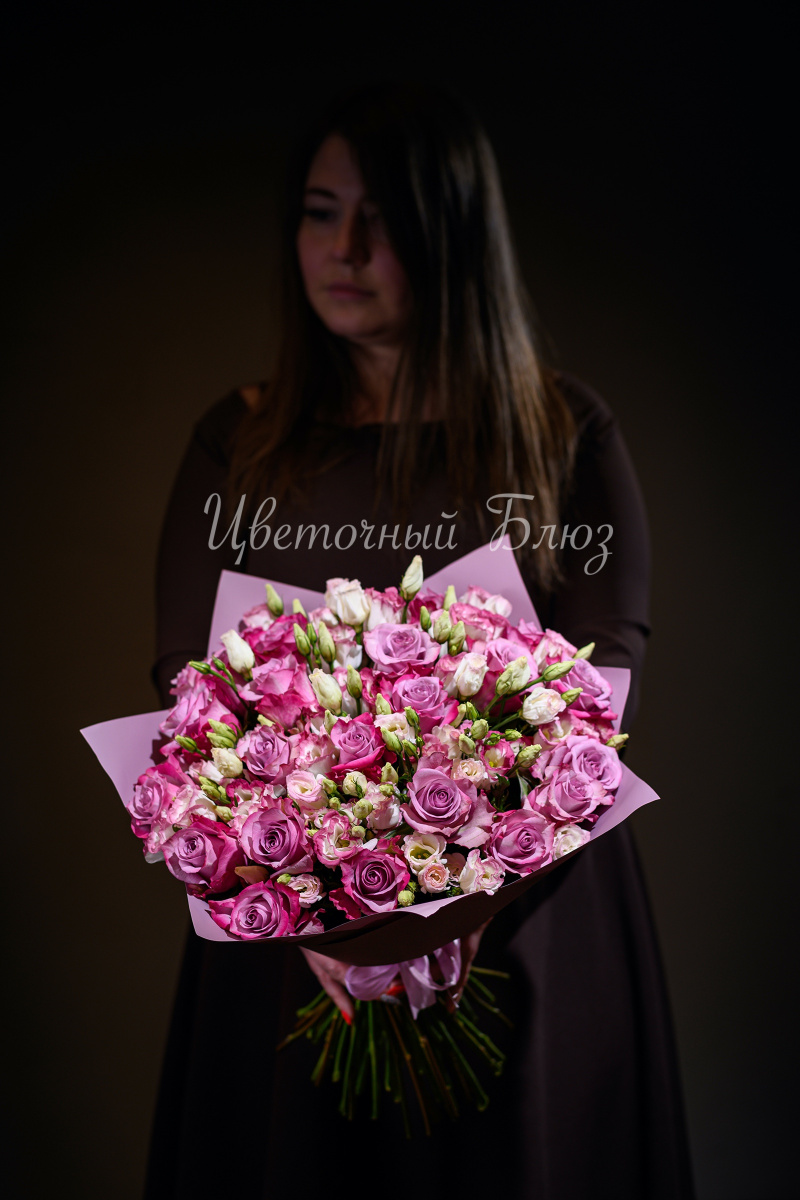 Букет с розой и лизиантусом фото 2